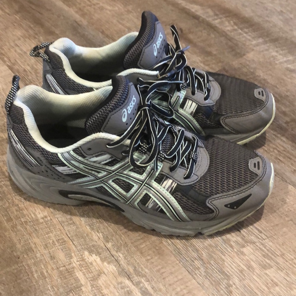 Women’s ASICS size 8.5